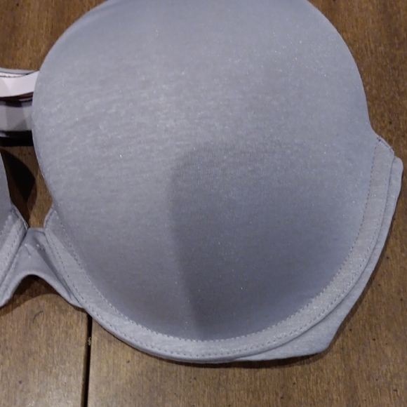 Victoria's Secret Light Gray Bra - Picture 4 of 5
